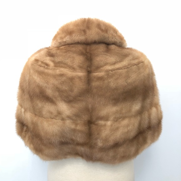 Great mink stole in EUC Winter Holiday Night Out - Picture 4 of 4